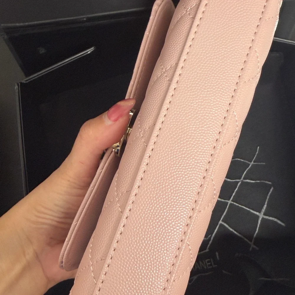 Chanel makeup bag Pink with gold hardware - Picture 5 of 5